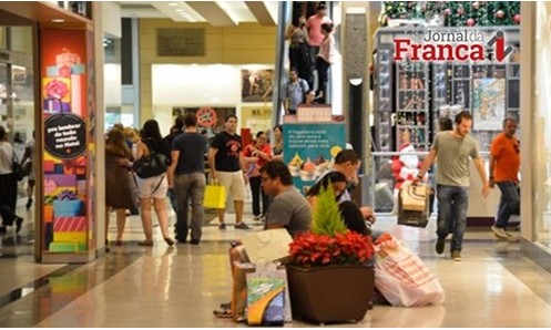 Na contramão do calçado, comércio tem saldo positivo de empregos em Franca