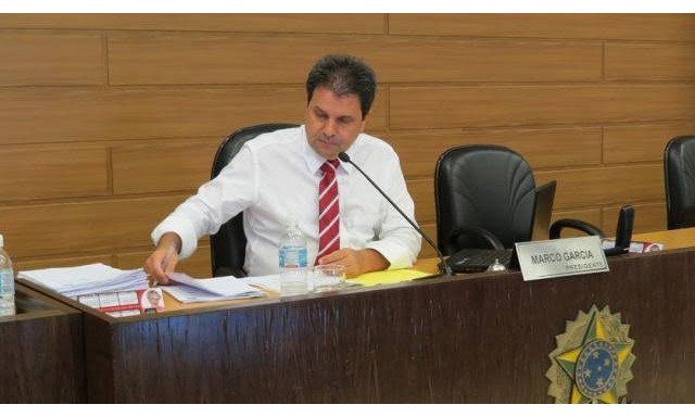 Vereadores adiam votação de projeto e contrariam prefeito Gilson de Souza