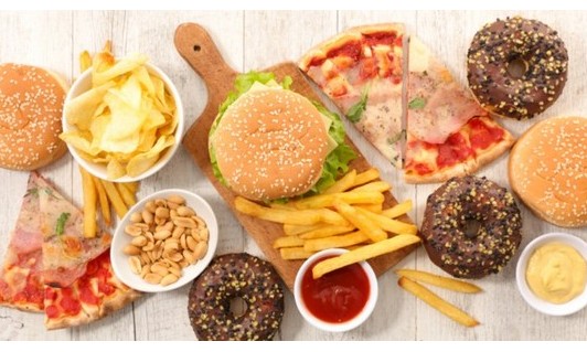 Dormir bem ajuda a diminuir a vontade de comer, aponta estudo
