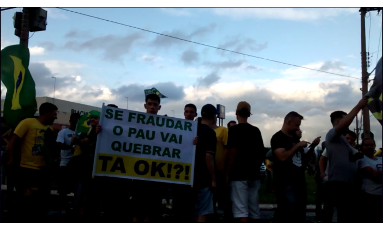 Milhares de eleitores fazem ato de apoio a Bolsonaro com carreata pela cidade