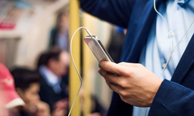 Linhas de celulares pós-pagas crescem mais de 13% nos últimos 12 meses