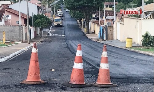 Rifaina investe R$ 275 mil em recursos e recapeia mais de 11 mil metros de ruas