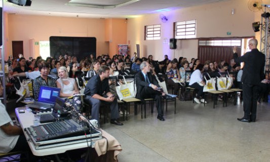 Educadores de Cristais Paulista participam de encontro do Sistema Etapa