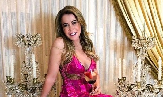Socialite Zilu Camargo decide dar suas roupas de presente para seus fãs da web
