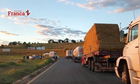 Um dia após eleição, país enfrenta nova greve dos caminhoneiros