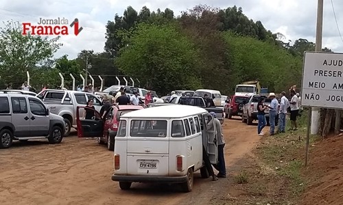 Protesto na estrada velha Franca Batatais: promessas vazias de Engler e Gilson