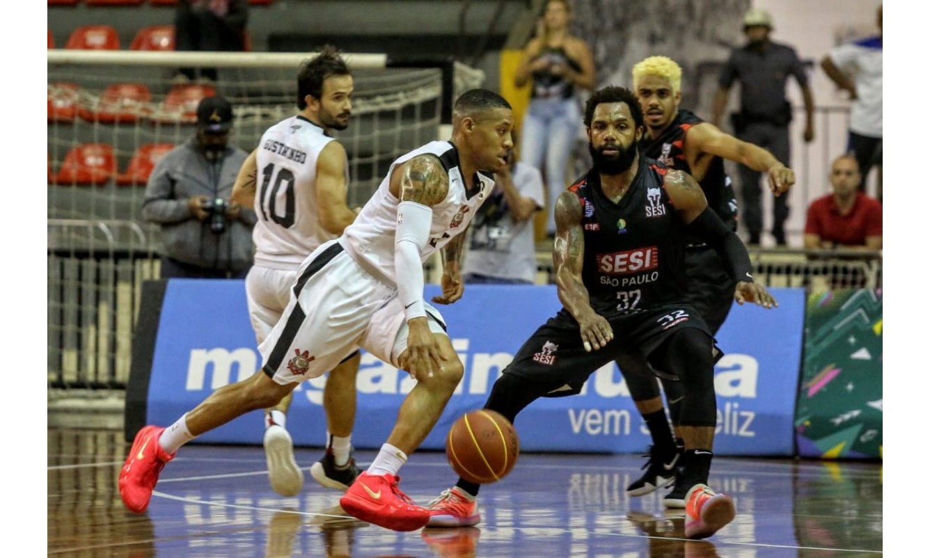 No sufoco, time , do Sesi Franca bate o Timão e estreia vencendo no NBB