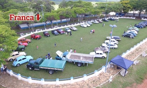 Encontro de carros arrecada 430 kg de alimentos para a Santa Casa de Pedregulho