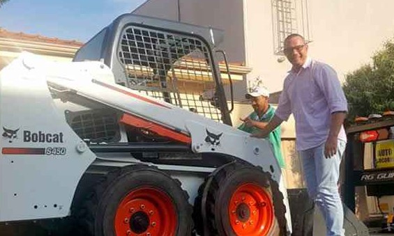 Prefeitura de Guará adquire mini-trator para otimizar os serviços de limpeza de ruas
