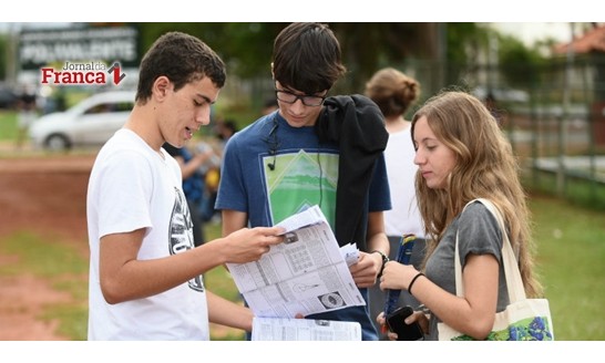 Estudantes que farão Enem comemoram adiamento do horário de verão