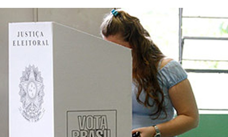 Lei Eleitoral permite que eleitor leve “colinha” para votar em seus candidatos