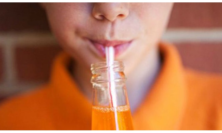 Dois em cada 3 jovens assumem alto consumo de bebidas açucaradas
