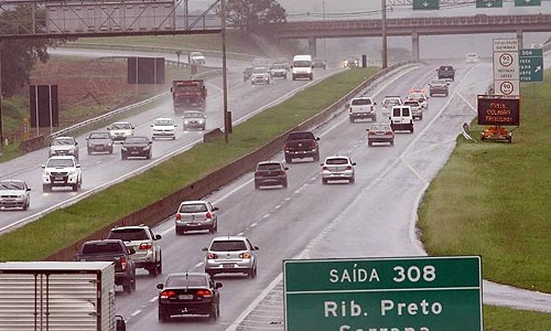 Feriadão de Nossa Senhora deverá levar mais de 300 mil veículos às rodovias locais