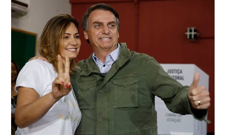 Bolsonaro deve passar o dia em casa, no Rio, recebendo diversos correligionários