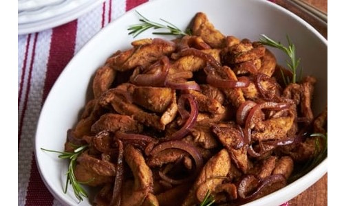 Com apenas 30 minutos, faça deliciosas tirinhas de frango marinadas no café