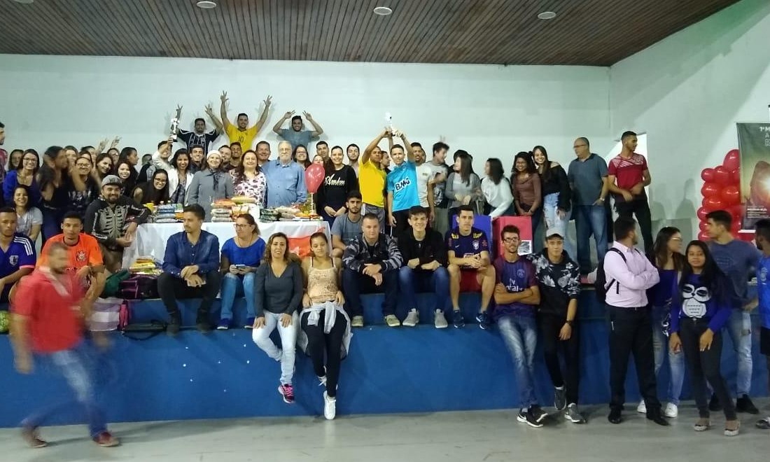 Trote solidário arrecada alimentos e alunos doam sangue em Franca