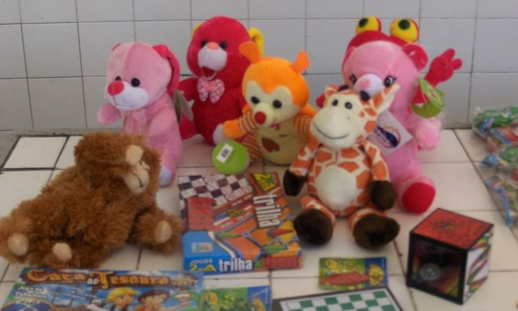Roma Centro de Ensino realiza campanha “Doe 1 Brinquedo, receba 1 Sorriso”