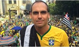 Eduardo Bolsonaro faz campanha para ele e para o pai hoje em Franca