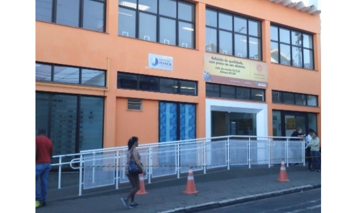Gilson não cumpre sua promessa de campanha e filas seguem no Bom Prato