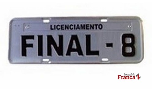 Veículos com placa final 8 têm até o final do mês para renovar licenciamento