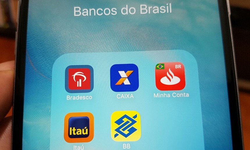 Transações bancárias feitas por celular aumentam no país, diz BC