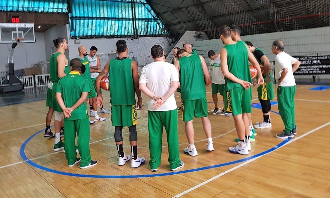 Com francanos no time, Seleção Brasileira pega os dominicanos nesta sexta