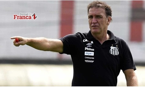 Em Palmeiras x Santos, Cuca defende invencibilidade contra Felipão