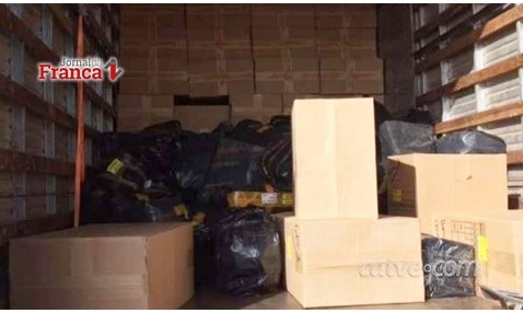 Dois caminhões carregados com calçados sem notas são apreendidos no Paraná