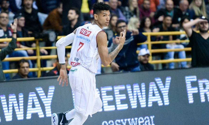 Franca bate Flamengo em confronto direto e se isola na liderança do NBB CAIXA