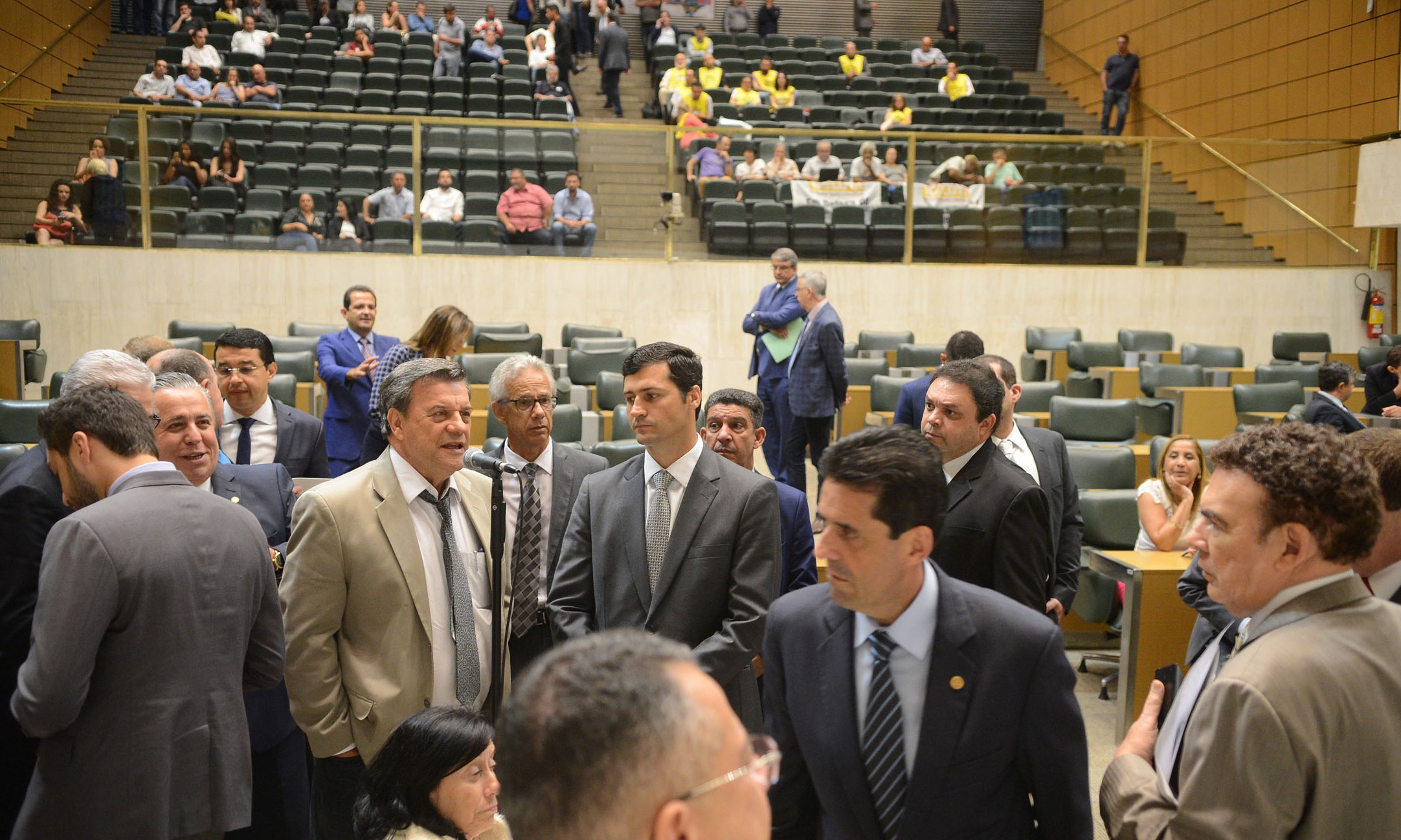 Deputados estaduais de SP aprovam alterações para o orçamento 2018