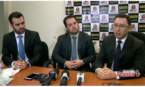 Quadrilha de jogo do bicho era informada de ações por policiais presos ontem