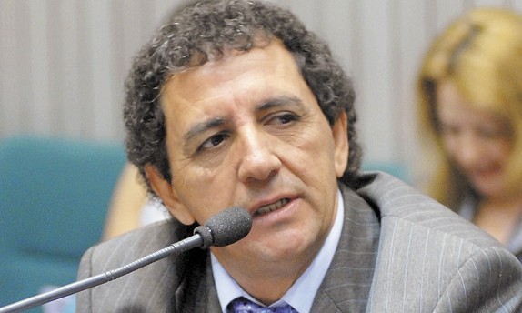 Gilson não cumpre com sua palavra e pista do Póli vai continuar no cimento
