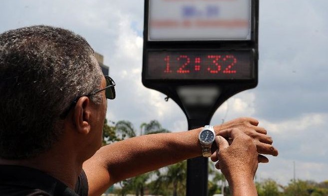 Não se esqueça de adiantar o seu relógio: começa o horário de verão