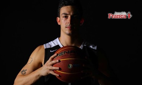 Exame confirma lesão e Corinthians perde Fischer no NBB por até nove meses