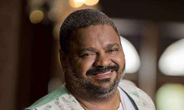 Arlindo Cruz volta a mexer a boca após ficar um ano internado por causa de AVC