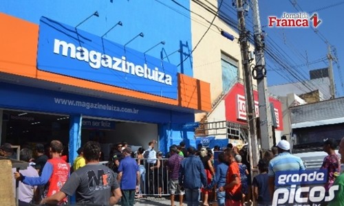 Picos, no Ceará, ganha primeira loja da Magazine Luíza e comemora