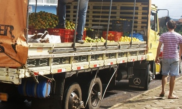 Ambulantes seguem nas ruas de Franca oferecendo vários tipos de produtos
