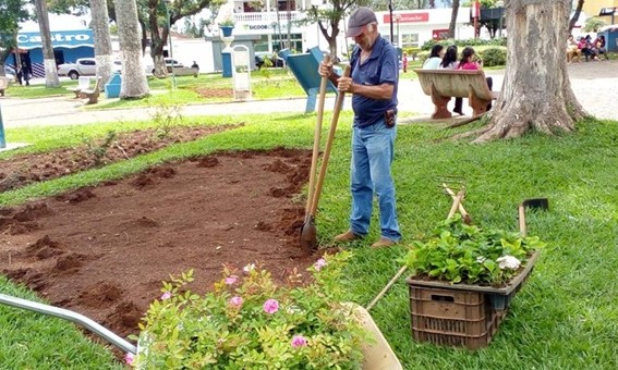 Prefeitura de Cristais Paulista inicia revitalização de Praça Central da cidade