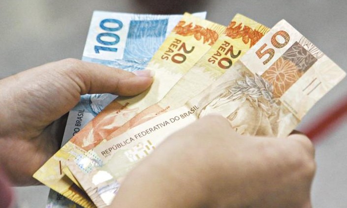 Metade dos servidores de Franca receberá a 1ª parcela do 13º salário dia 06