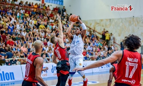 Flamengo bate São José e encosta no Franca Basquete pela liderança do NBB
