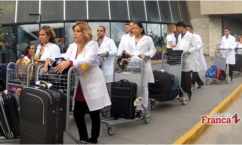 Saída de cubanos dos Mais Médicos pode deixar 28 milhões sem assistência