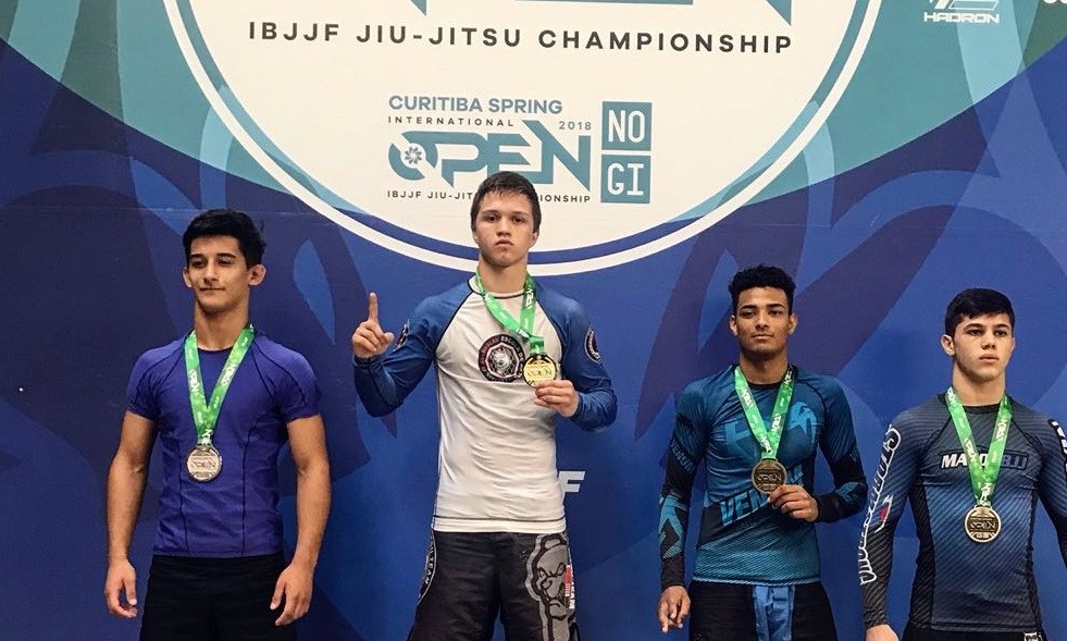 Jovem francano conquista três medalhas lutando o Curitiba Spring de Jiu Jitsu