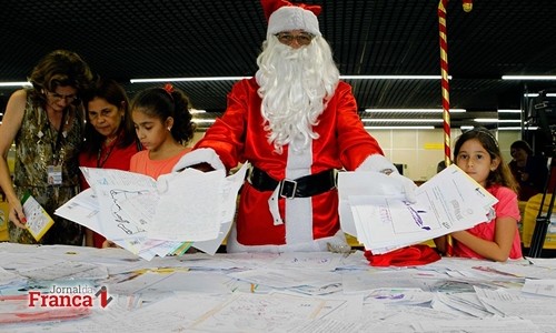 Papai Noel dos Correios: adote uma carta escrita por crianças