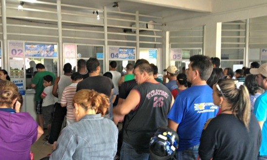 Prêmio para seis dezenas da Mega será de R$ 42 mi e deve lotar as lotéricas