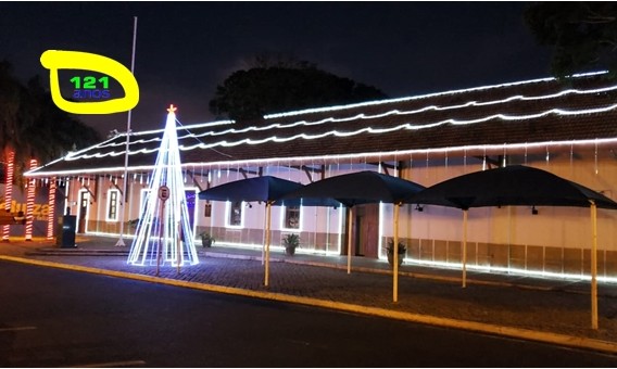 Inauguração das luzes de Natal e chegada do Papai Noel encantam Pedregulho