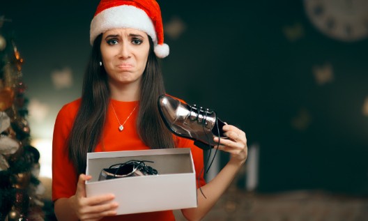Vai trocar seu presente de Natal? Saiba seus direitos para não ser lesado