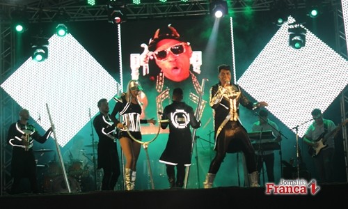 Rifaina comemora 70 anos com shows e sorteio de 30 prêmios do IPTU em dia