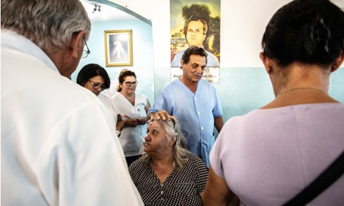 Firme na fé, João Berbel diz que médium só cai por dinheiro, sexo e vaidade