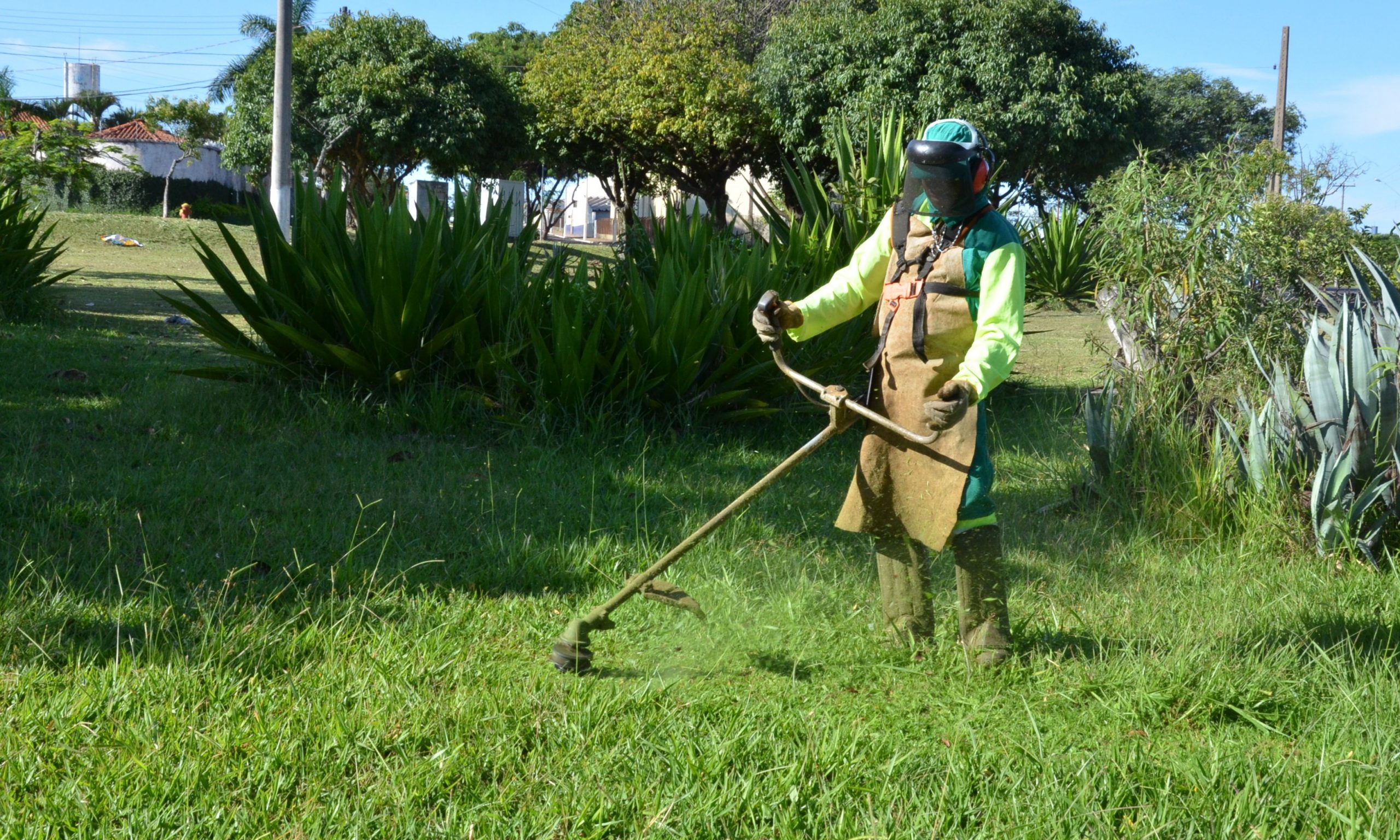 Prefeitura de Franca intensifica limpeza nas praças do Jardim do Éden