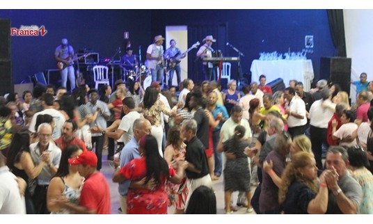 Melhor Idade de Cristais encerra temporada com baile neste sábado (29)